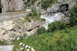 Blick talabwärts auf Veloroute und Reuss