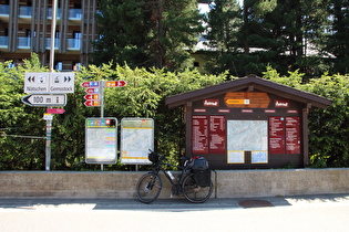 "Veloroutenkreuz" am Bahnhof Andermatt