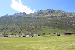 Blick über das Urseren auf den Spitzigrat