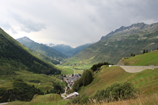 … Blick auf Andermatt und ins Urseren …