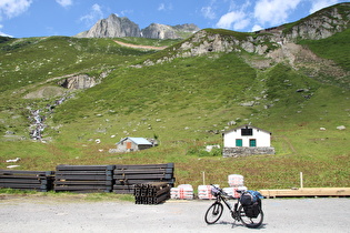 Blick nach Norden auf einen Teil der Sperrstelle Oberalppass