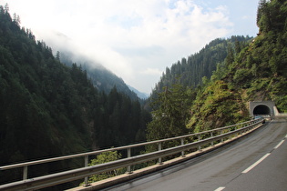 der untere Teil des Val Medel, die Medelserschlucht, Blick talaufwärts