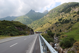 oberhalb der Talstufe Blick auf Medelser Rhein, Sogn Gions und den Tgiern Sogn Gions