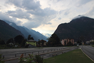 Blick über Biasca ins Valle Leventina, rechts der Motto Bruciato