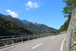 Centovalli zwischen Intragna und Corcapolo, Blick talaufwärts …