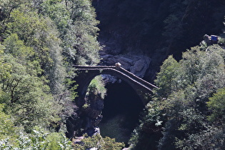 Zoom auf die Ponte Romano über die Melezza