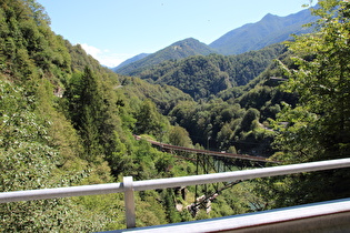 Blick talabwärts auf das Viadotto Ruinacci …