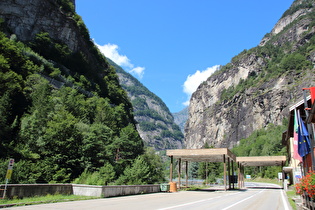 aufgegebene italienische Grenzkontrollstelle in Paglino, Blick talaufwärts