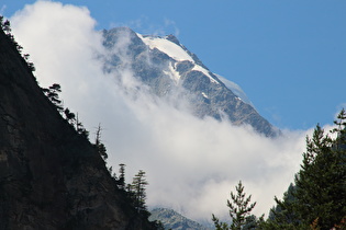 Zoom auf das Fletschhorn am Horizont