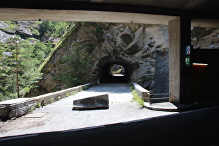 Blick über die Brücke der aufgegebenen alten Straße