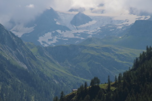 Zoom auf den Tälligletscher, darüber in Wolken Tossenhorn und Tällihorn