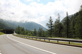 in Engiloch, Blick talabwärts zur Galerie …