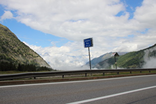 Südrampe knapp unterhalb der Passhöhe, Blick auf die Berner Alpen