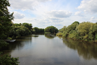 die Leine zwischen Hannover-Limmer und -Nordstadt, Blick flussabwärts …