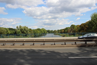 … und Blick über die Schwanenburgbrücke flussaufwärts