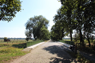 die Wietzebrücke am Südrand von Wieckenberg, Blick nach Südsüdwesten