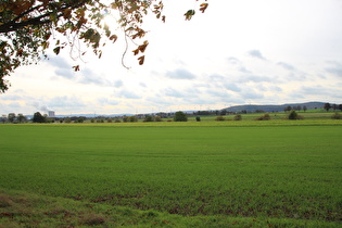 nordöstlich vom Kernkraftwerk Grohnde, Blick zum Kernkraftwerk …