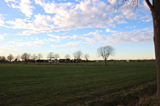 … und Blick nach Nordwesten auf Kirchwehren