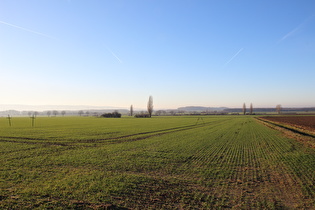 … und Blick zum nördlichen Teil des Deisters und zum Stemmer Berg