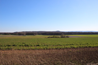 Blick zum Benther Berg, am Horizont der Deister, …