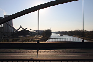 … Blick über den Mittellandkanal nach Westen, …
