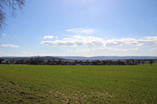 Blick über Everloh auf Gehrdener Berg und Deister