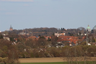 Zoom auf v. l. n. r.: Marktkirche, Lindener Berg und Neues Rathaus