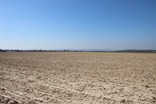 zwischen Lenthe und Northen, Blick über endlos öde Agrarwüste zum Deister