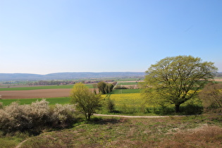 … Blick nach Westen zum Deister, …