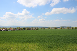 etwas weiter, Blick auf Deister und Stemmer Berg …