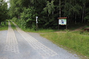 Kolonnenweg auf der Ostseite der Grenze