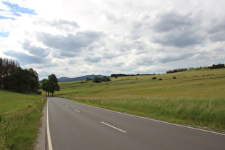 Anstieg zwischen Königshütte und Elbingerrode, Blick Richtung Brocken …