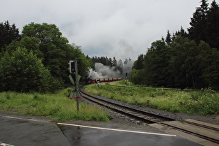 Zwangspause am Bahnübergang westlich von Drei Annen Hohne