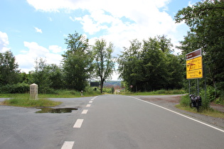 zweiter Sattelpunkt der Etappe, Passhöhe am Tresestein, Blick nach Südwesten …