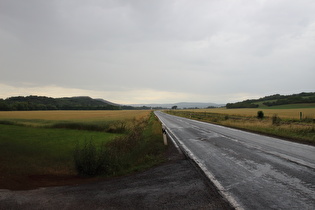 unter der Thyratalbrücke der A38, Blick zum Harz …