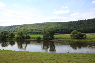 zwischen Forst und Holzminden, Blick über die Weser nach Westen, …