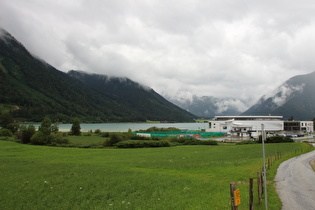 Nordrand von Maurach, Blick nach Norden zum Südufer des Achensees …