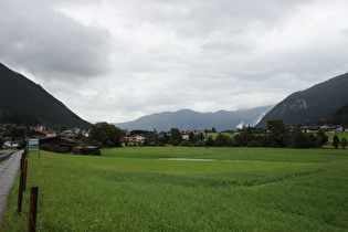 … und Blick nach Süden auf Maurach