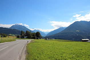 nördlich von Patsch, Blick ins Stubaital