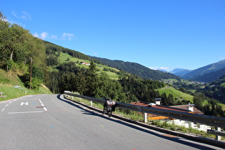 „Dach der Etappe“ in Innerellbögen; Blick ins Wipptal talaufwärts