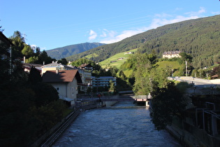 die Sill in Matrei am Brenner, Blick flussabwärts …