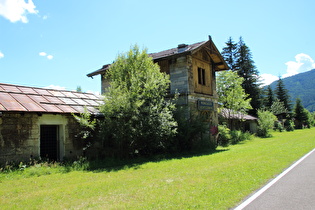 der aufgegebene Bahnhof Schellenberg an der stillgelegten Bahnstrecke, jetzt Radweg