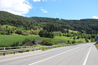 … und Blick talabwärts und auf Ried