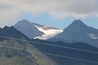 Zoom auf v. l. n. r. Rocholspitz und Agglspitze dahinter, Feuersteinferner und Lorenzenspitz