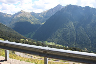 oberhalb der Römerkehre, Blick ins Waltental und das Sailer Tal …