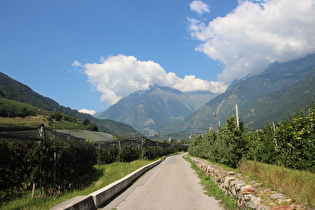 etwas weiter, Blick zur Talstufe Töll zwischen Meraner Talkessel und Vinschgau