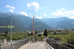 … und Blick über Tschirland ins Schleider Tal