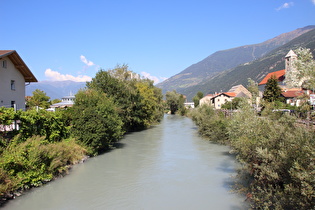 … Blick flussaufwärts, …