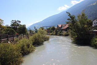 … Blick flussabwärts …