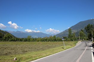 Blick über die Trasse der Unteren Marmorbahn der Laaser Marmorbahn ins Vinschgau talaufwärts